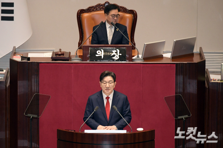 국민의힘 권성동 원내대표가 11일 서울 여의도 국회에서 열린 제422회국회(임시회) 제3차 본회의에서 교섭단체대표연설을 하고 있다. 윤창원 기자