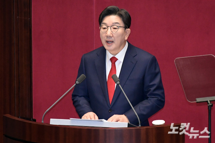 국민의힘 권성동 원내대표가 11일 서울 여의도 국회에서 열린 제422회국회(임시회) 제3차 본회의에서 교섭단체대표연설을 하고 있다. 윤창원 기자