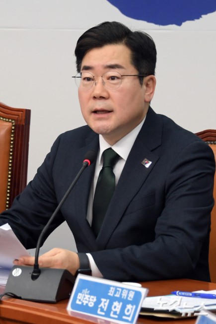 발언하는 박ㄹ찬대 원내대표