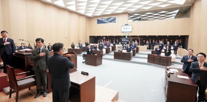 강원 춘천시의회가 지난 11일 올해 첫 임시회를 열고 본격적인 의정 활동을 시작했다. 춘천시의회 제공