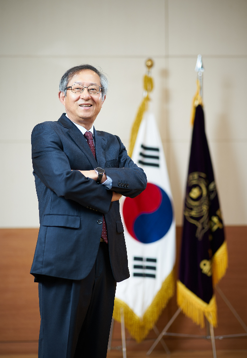 학교법인 울산공업학원은 지난 11일 이사회를 열고, 울산과학대 제13대 총장에 현 조홍래 총장을 선임했다. 울산과학대학교 제공