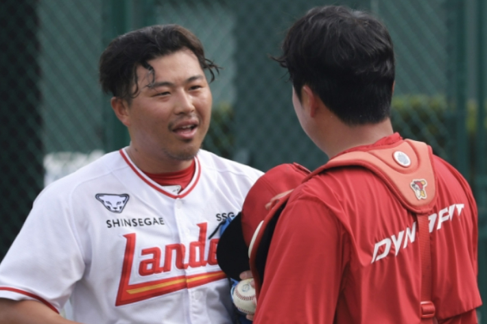 SSG 한두솔(왼쪽). SSG 랜더스 제공