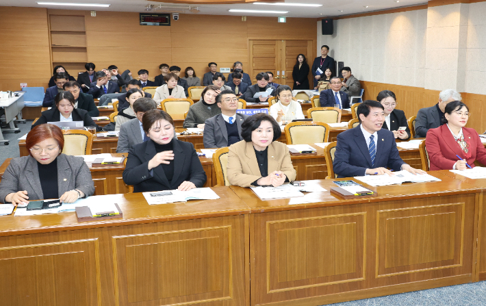  12일 전주시의회 소회의실에서 청렴 및 이해충돌방지에 대한 청렴연수원 교육이 진행됐다. 전주시의회 제공