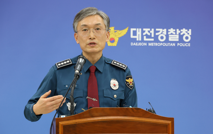 11일 오후 대전서부경찰서에서 육종명 서장이 대전 초등학교 김하늘양 피살사건 경찰 조사와 관련해 브리핑을 진행하고 있다. 연합뉴스