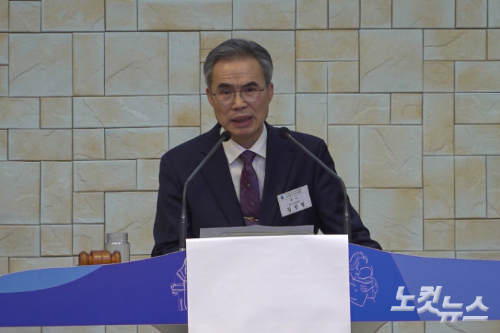 예배에서는 지방회장 김정렬 목사가 신명기 11:11~12을 통해 '여호와의 눈이 항상 그 위에 있느니라'를 제목으로 설교했다. 유상원 아나운서