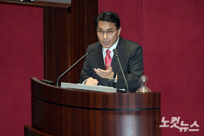 12일 서울 여의도 국회에서 열린 제422회 국회(임시회) 제04차 본회의 정치?외교?통일?안보 분야 대정부 질문에서 국민의힘 윤상현 의원이 발언을 하고 있다. 윤창원 기자