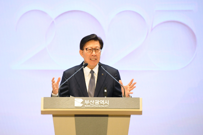 박형준 부산시장이 해빙기 안전사고 예방을 위해 취약시설 점검에 나선다. 부산시 제공