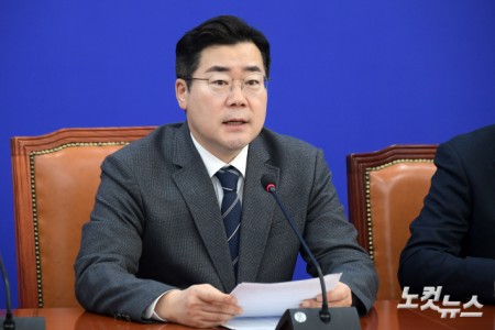 발언하는 박찬대 원내대표