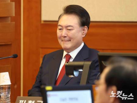 생각하는 윤석열