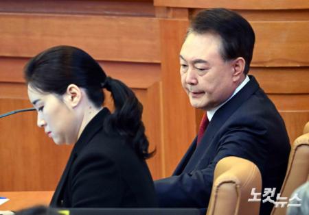 변론 준비하는 윤석열