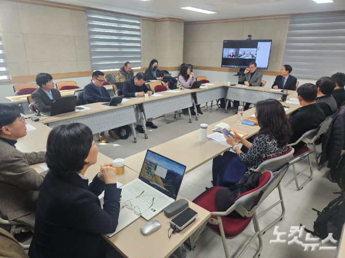 한국기독교교회협의회 화해와통일위원회(위원장 송병구 목사)가 11일 서울 종로구 한국교회백주년기념관 세미나실에서  정책협의회를 가졌다. 송주열 기자