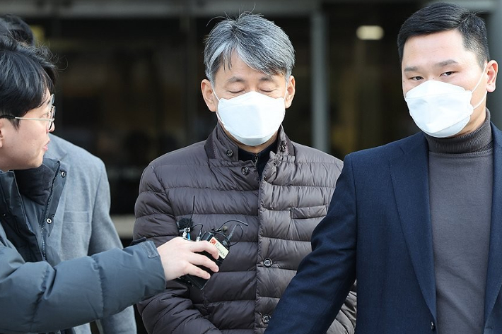 12·3 비상계엄 사태 관련 내란 혐의를 받는 조지호 경찰청장이 지난해 12월13일 오후 서울중앙지법에서 열린 구속 전 피의자 심문(영장실질심사)을 마친 뒤 청사를 나서고 있다. 연합뉴스