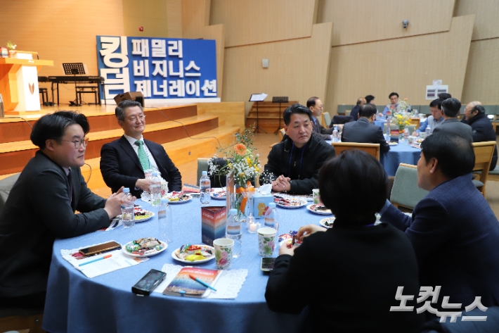 컨퍼런스는 오프닝 세션을 시작으로 '지상명령'과 '킹덤시티', '남은자 공동체', '생활선교에서 열방선교로' 등을 주제로 특송과 간증, 나눔으로 진행됐다. 유상원 아나운서