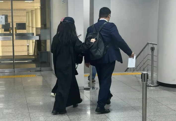 유튜브 채널 '탈덕수용소' 운영자(왼쪽). 연합뉴스