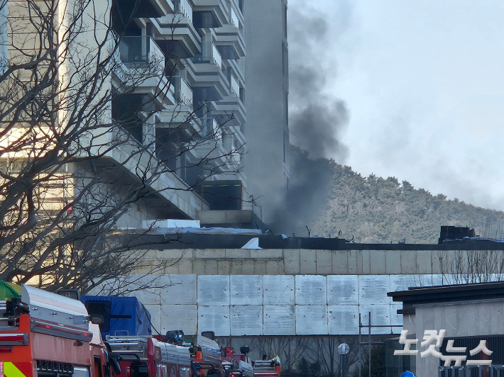 14일 오전 부산 기장군 반얀트리 호텔 공사장에서 불이 나 큰 인명피해가 발생했다. 김혜민 기자
