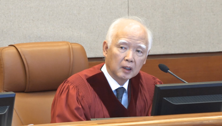 정형식 헌법재판관, 윤 대통령 탄핵심판 8차 변론 증인심문     (서울=연합뉴스) 정형식 헌법재판관이 13일 서울 종로구 헌법재판소에서 열린 윤석열 대통령 탄핵 심판 8차 변론에서 김봉식 전 서울경찰청장에게 증인심문을 하고 있다. 2025.2.13 [헌법재판소 제공. 재판매 및 DB 금지]     superdoo82@yna.co.kr (끝)   <저작권자(c) 연합뉴스, 무단 전재-재배포, AI 학습 및 활용 금지> 연합뉴스
