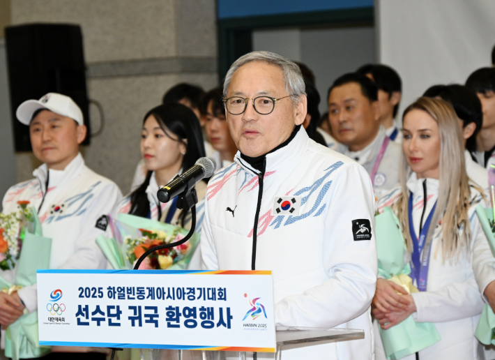 유인촌 장관이 선수단 환영 행사에서 인삿말을 하고 있다. 문체부