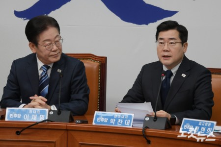 발언하는 박찬대 원내대표