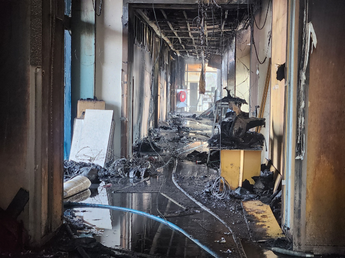 14일 오전 대형 화재가 발생한 부산 기장군 반얀트리 리조트 신축 현장 B동 1층. 부산소방재난본부 제공