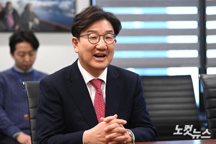 이명박 전 대통령 찾은 권성동 원내대표