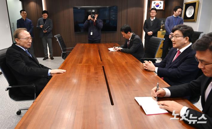 권성동 원내대표, 이명박 전 대통령 예방