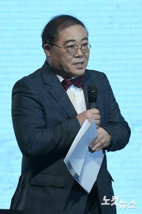 사회 보는 임진모