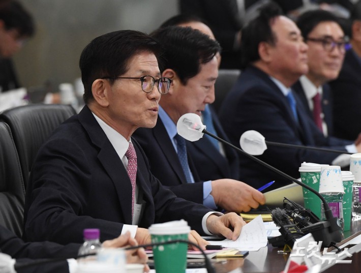 인사말하는 고용노동부 장관