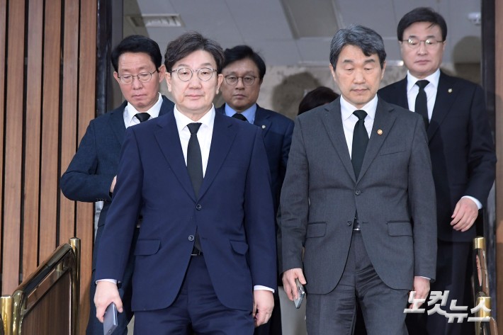 학교 안전 강화를 위한 당정 참석하는 권성동-이주호