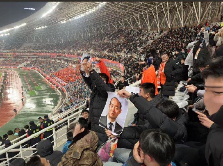 온라인 커뮤니티에 등장한 산둥 타이산 팬들의 광주FC 도발 사진