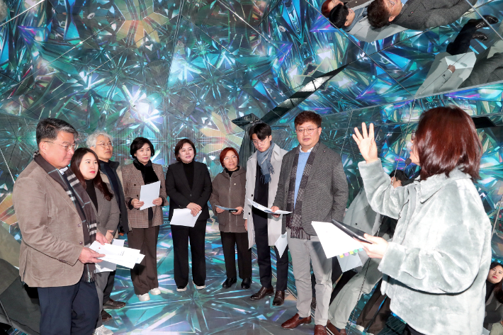 17일 전주시의회 문화경제위원회 소속 의원들이 완산벙커더스페이스를 찾아 시설 현황을 점검했다. 전주시의회 제공