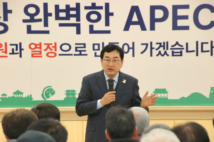 주낙영 경주시장이 '시민과 함께하는 소통간담회'에서 인사말을 하고 있다. 경주시 제공