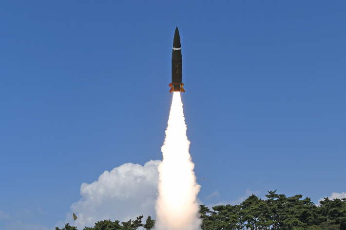 품질인증사격시험중인 KTSSM. 합참 제공