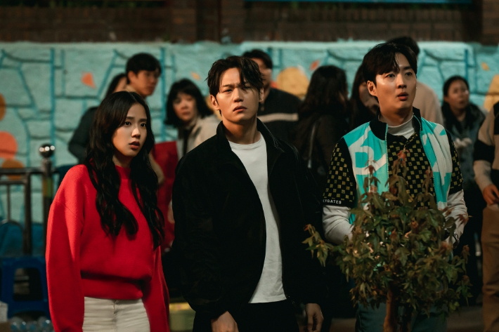 '뉴토피아'. 쿠팡플레이 제공