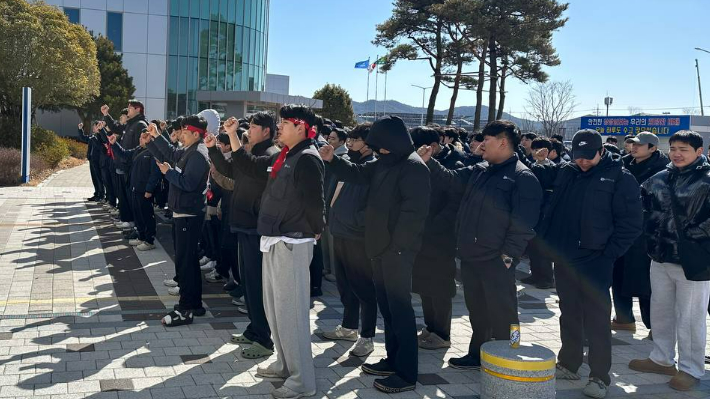 광주글로벌모터스 노조 조합원들이 노조탄압 규탄대회를 열고 사측의 부당노동행위에 반발하고 있다. GGM 노조 제공
