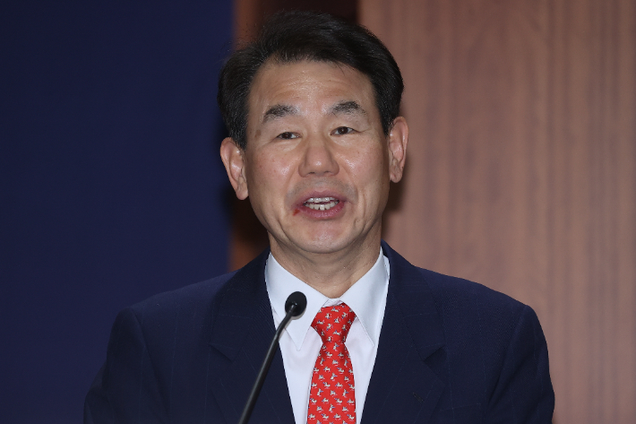 정은보 한국거래소 이사장이 11일 서울 여의도 한국거래소에서 열린 한국거래소 이사장 2025년 신년 기자간담회에서 인사말을 하고 있다. 연합뉴스