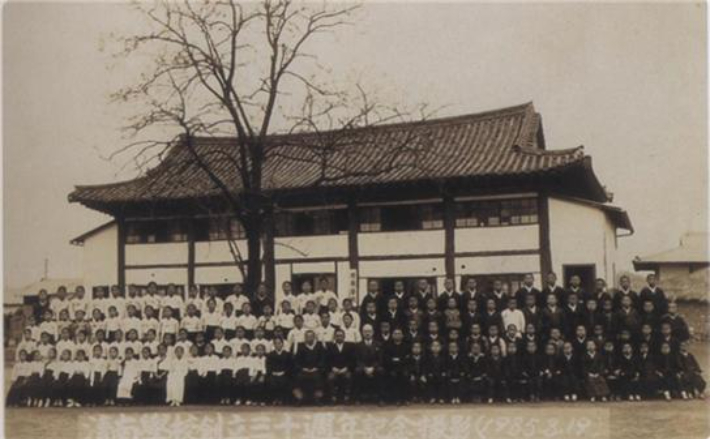 교사(校舍)로 사용되었던 망선루: 청남학교 개교 30주년 기념사진(1935.8.19.)