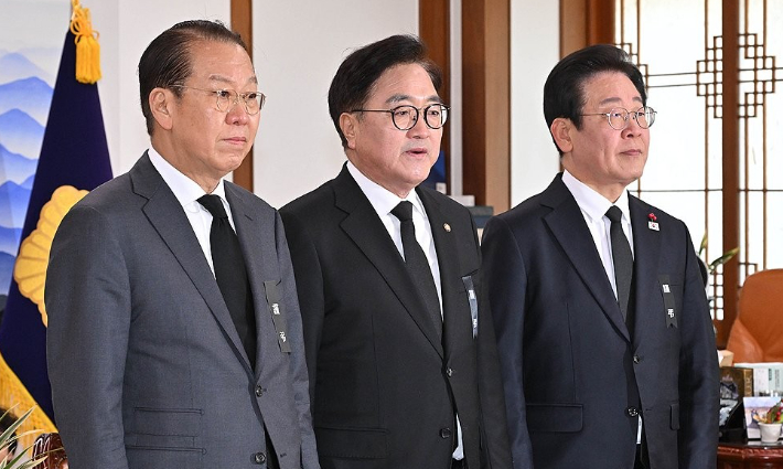 국민의힘 권영세 비상대책위원장(왼쪽부터), 우원식 국회의장, 더불어민주당 이재명 대표. 연합뉴스