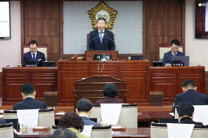 강형구 의장이 올해 첫 회기인 제284회 임시회를 개회하며 발언하고 있다. 순천시의회 제공