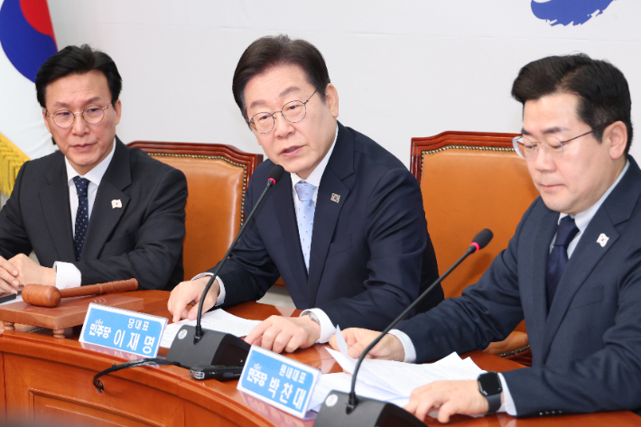 더불어민주당 이재명 대표가 19일 서울 여의도 국회에서 열린 최고위원회의에서 발언하고 있다. 연합뉴스