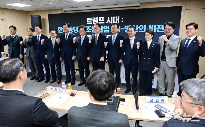 이재명 더불어민주당 대표가 19일 서울 마포구 한국방위산업진흥회에서 열린 