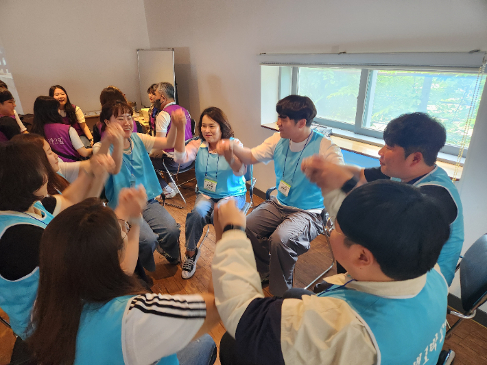 강릉시는 '소화(소통·화합) 잘되는 거꾸로 멘토링'의 소통 영역을 올해 보다 확대해 오는 21일 첫 오리엔테이션을 시작으로 9월까지 8개월간 본격 추진한다. 강릉시 제공