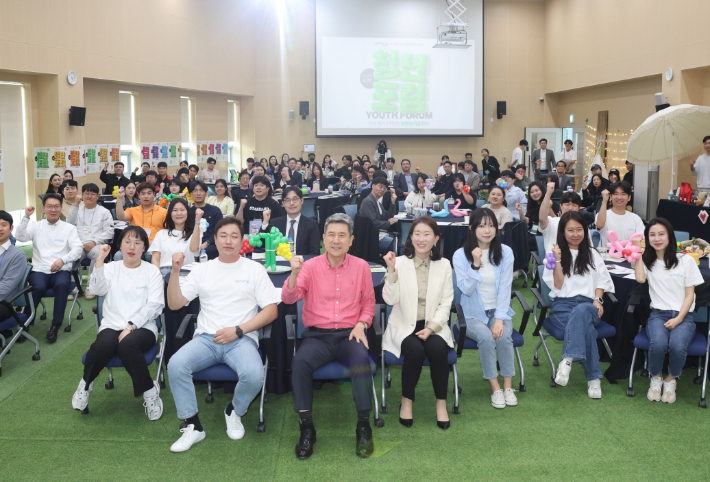 지난해 4월 포항청춘센터&청년창업플랫폼에서 열린 청년 포럼. 포항시 제공