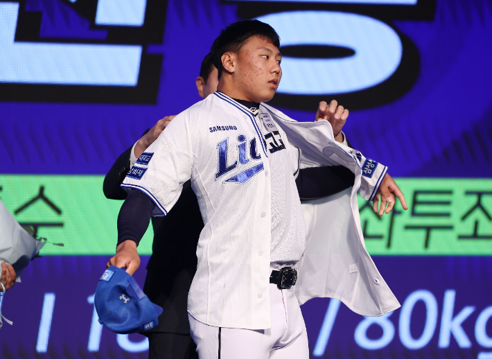 삼성 유니폼 입는 배찬승. 연합뉴스