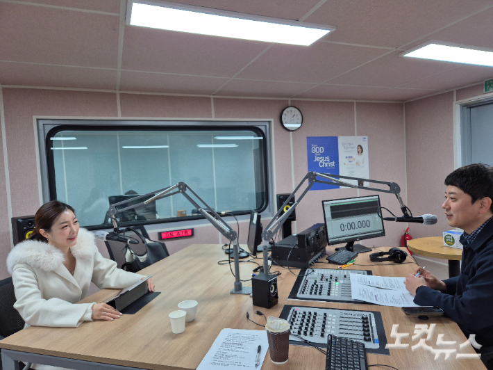 강원CBS.강원영동CBS 시사프로그램 <최진성의 위클리오늘>에 출연한 비올리스트 정민경. 강민주 PD