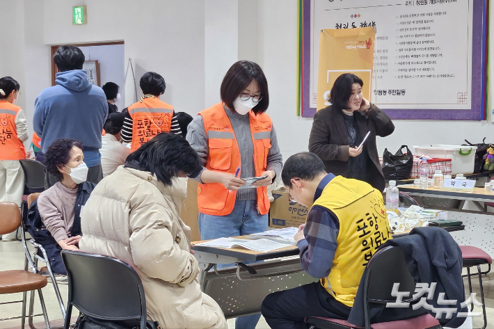 이번 봉사활동은 30여 명의 어르신을 대상으로 내과와 한방, 치과, 신경정신과 상담, 병리검사 등으로 진행됐다. 포항의료돌봄지원단 제공
