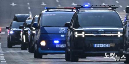 법원 향하는 윤석열 대통령 호송 행렬