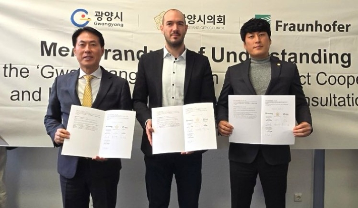 광양시는 시의회와 함께 지난 19일(현지 시각) 독일 '프라운호퍼 IWES 풍력에너지시스템 연구소'를 방문해 업무협약을 체결했다. 광양시 제공 