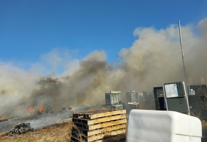 경주시 서면 공장 야적장 화재. 경북소방본부 제공