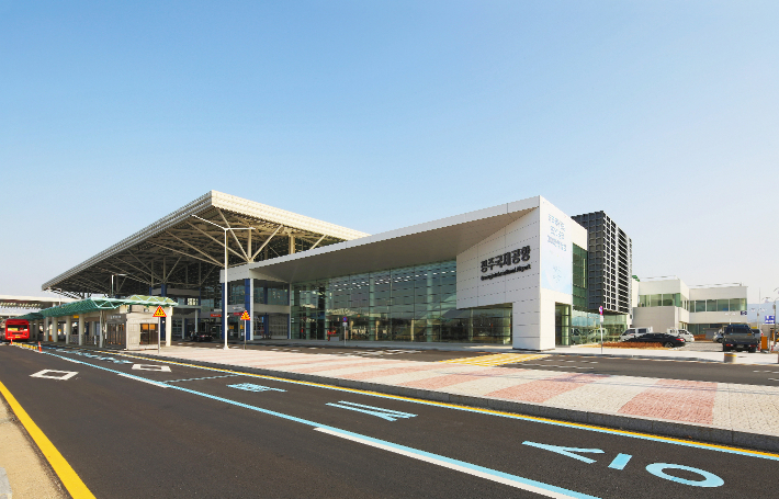 청주공항 민간활주로 후보지 낙점…정부 설득 열쇠로 주목