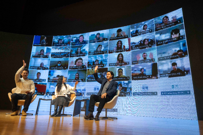 호세 무뇨스 사장이 타운홀 미팅에서 Q&A 세션을 진행하는 모습. 현대차그룹 제공